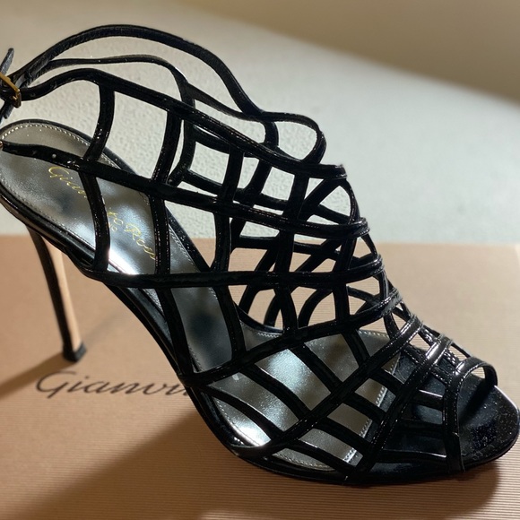 Gianvito Rossi Black Patent Strappy Pumps - Picture 4 of 5